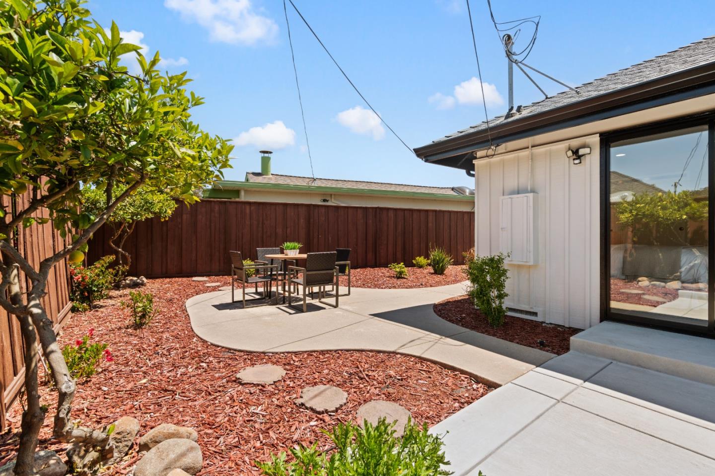 8 Claremont Court