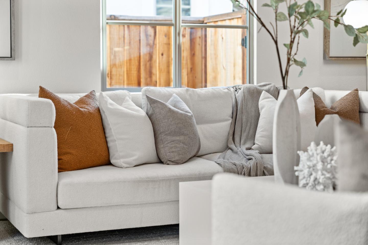 1298 Dahlia Loop