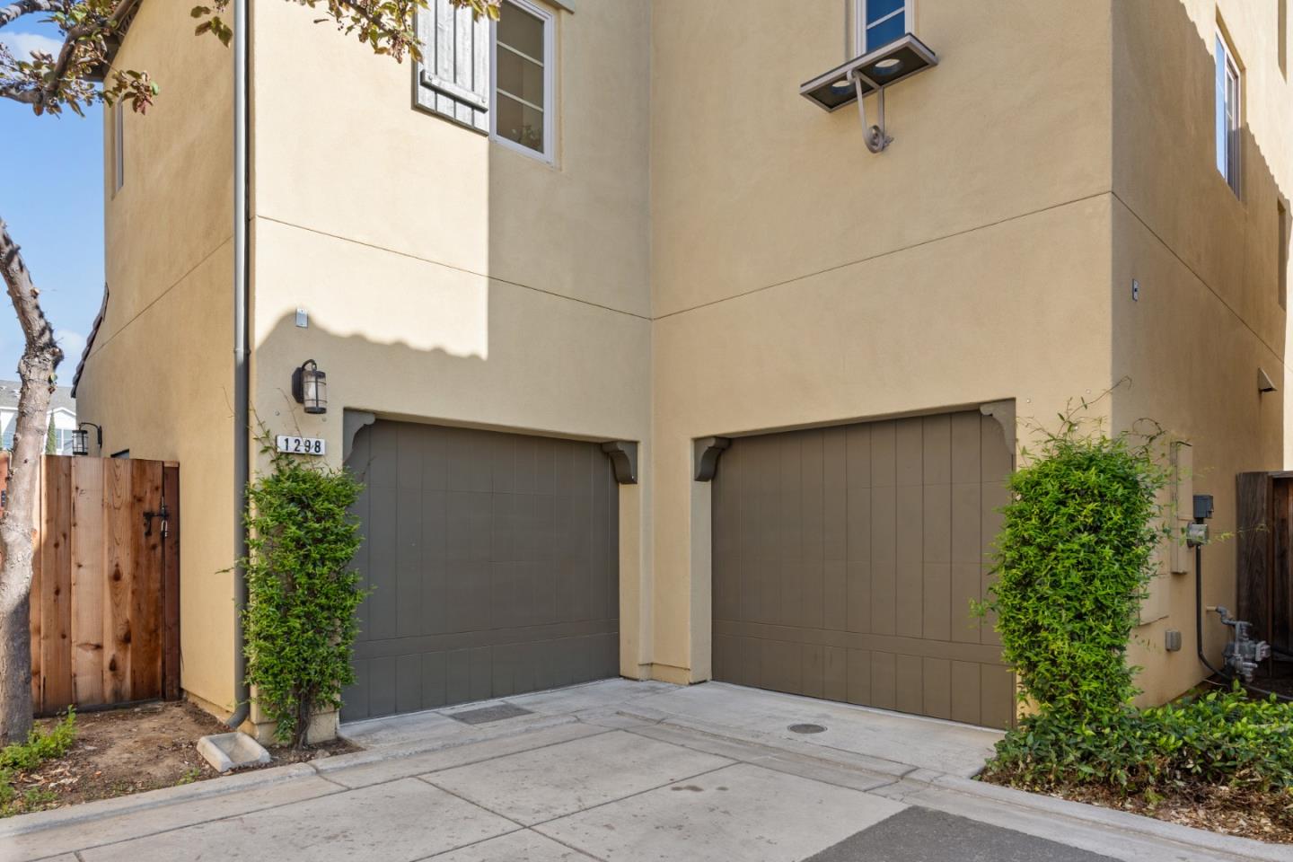 1298 Dahlia Loop