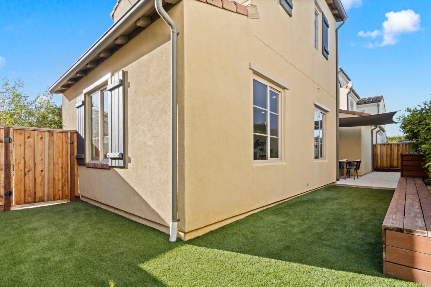 1298 Dahlia Loop