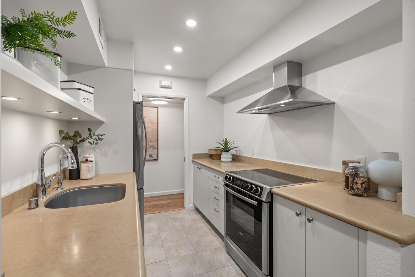 675 Sharon Park Drive 101