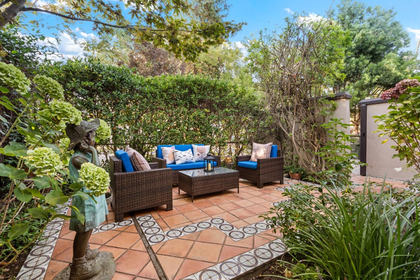 678 Hawthorne Avenue