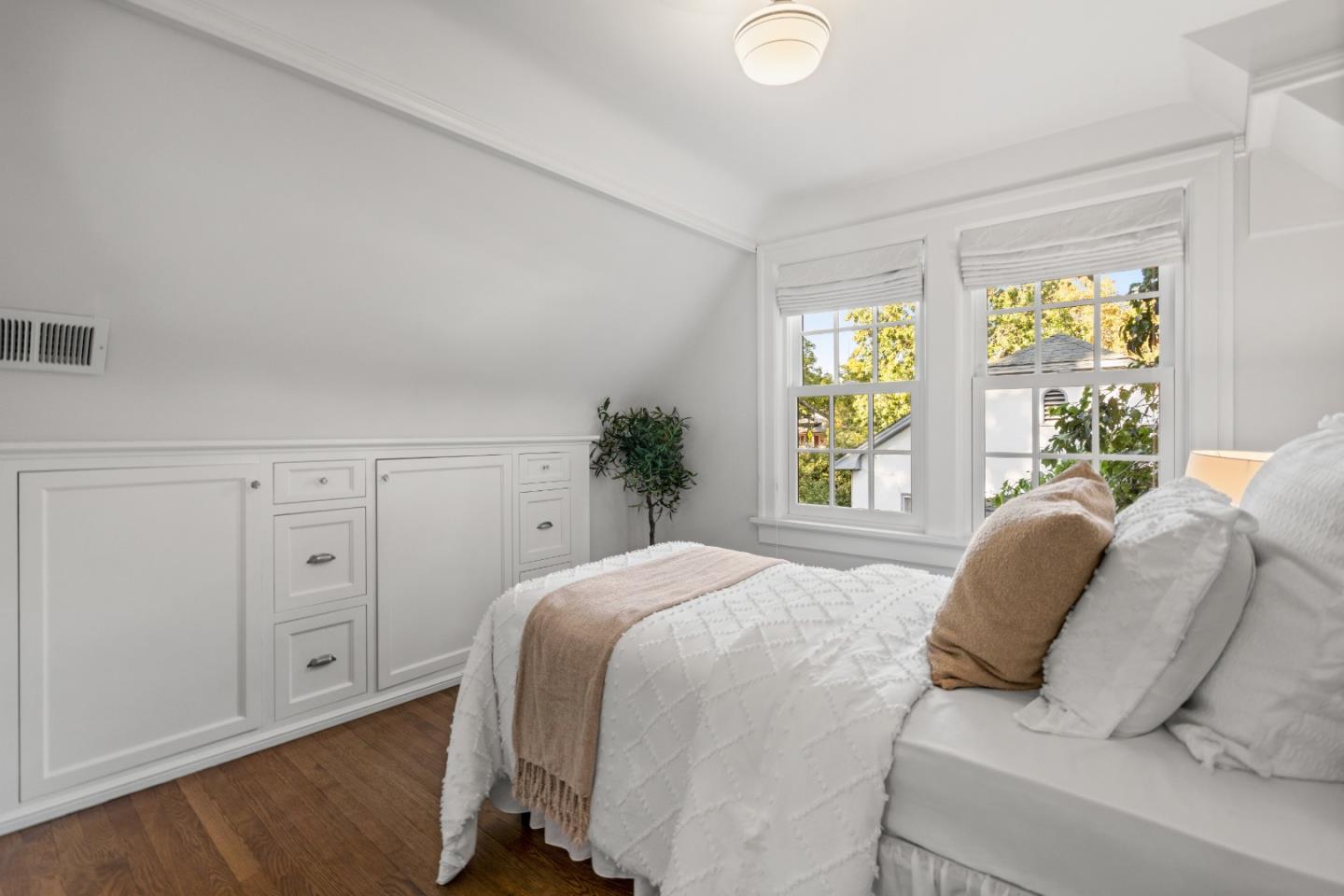 678 Hawthorne Avenue