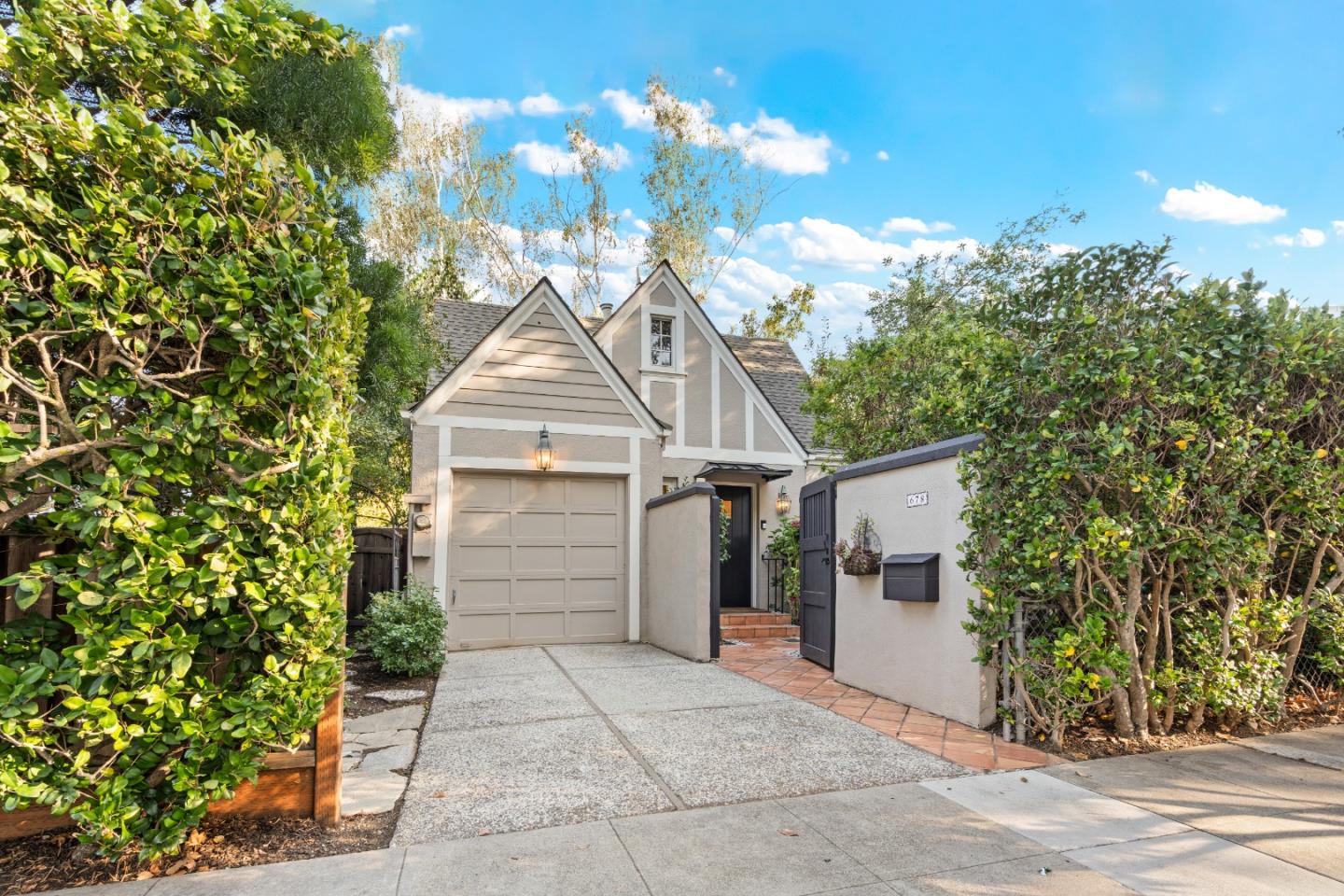 678 Hawthorne Avenue