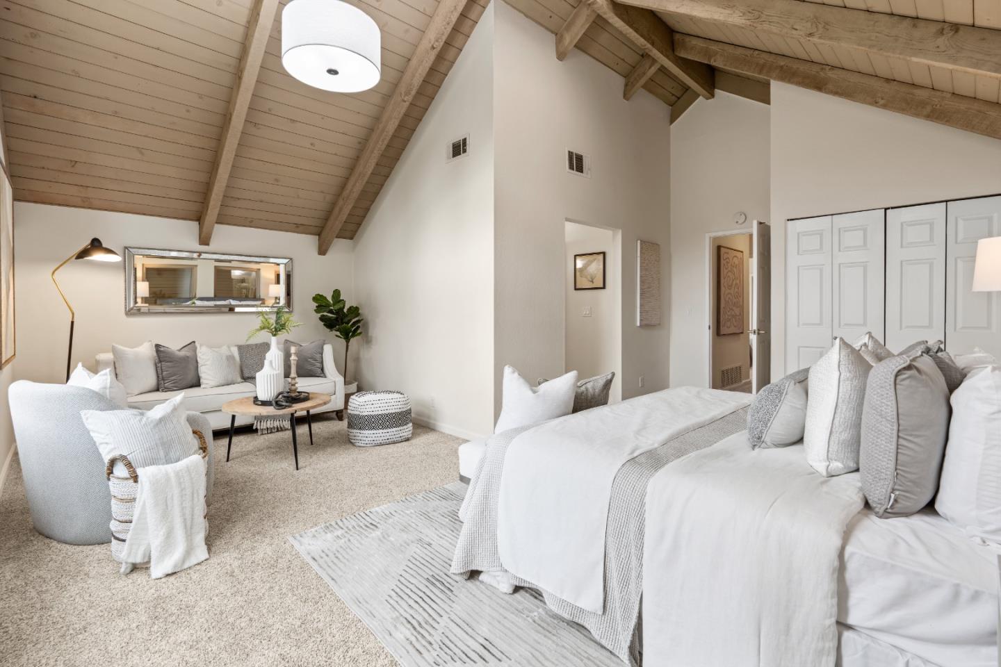 10107 Lamplighter Square