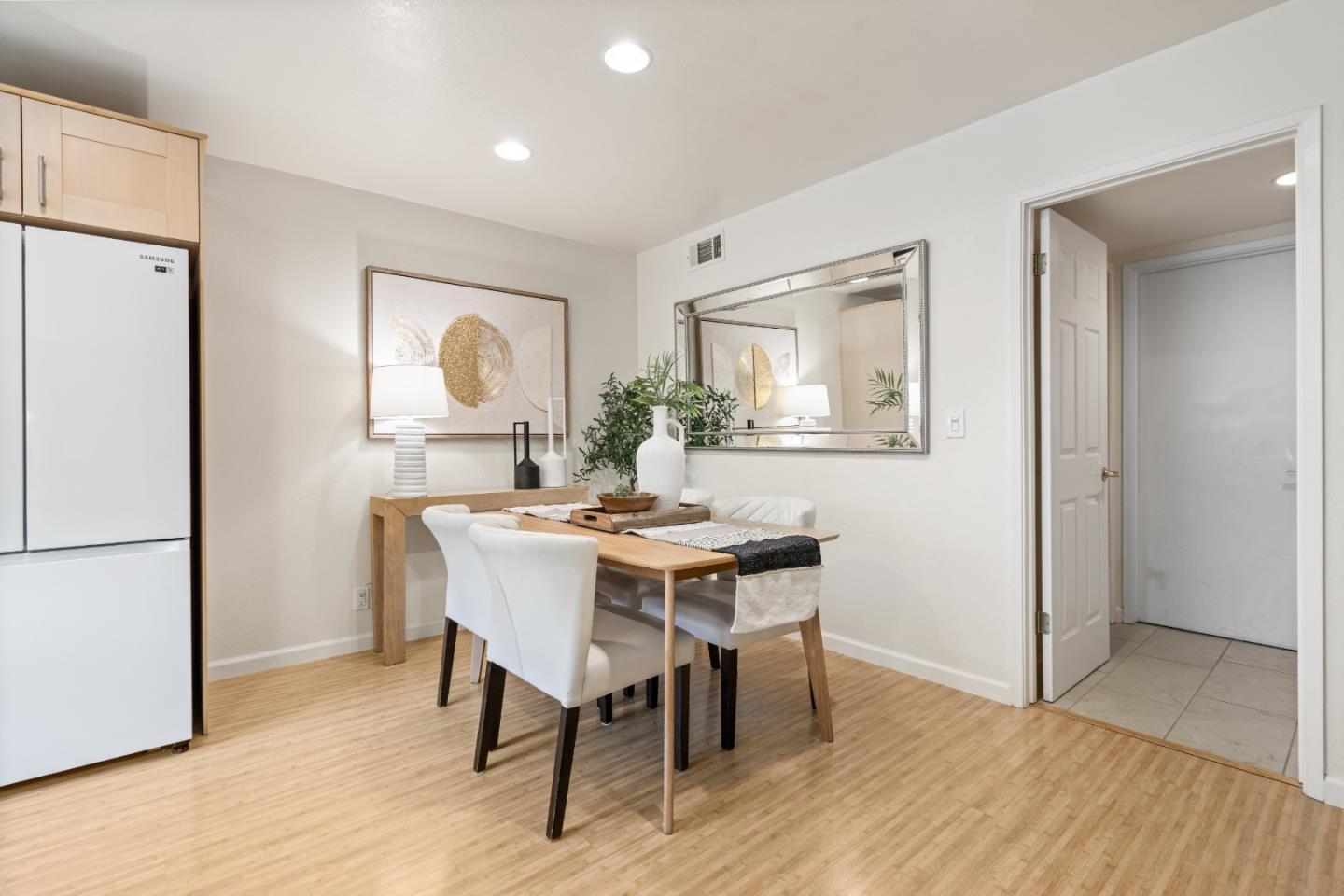 10107 Lamplighter Square