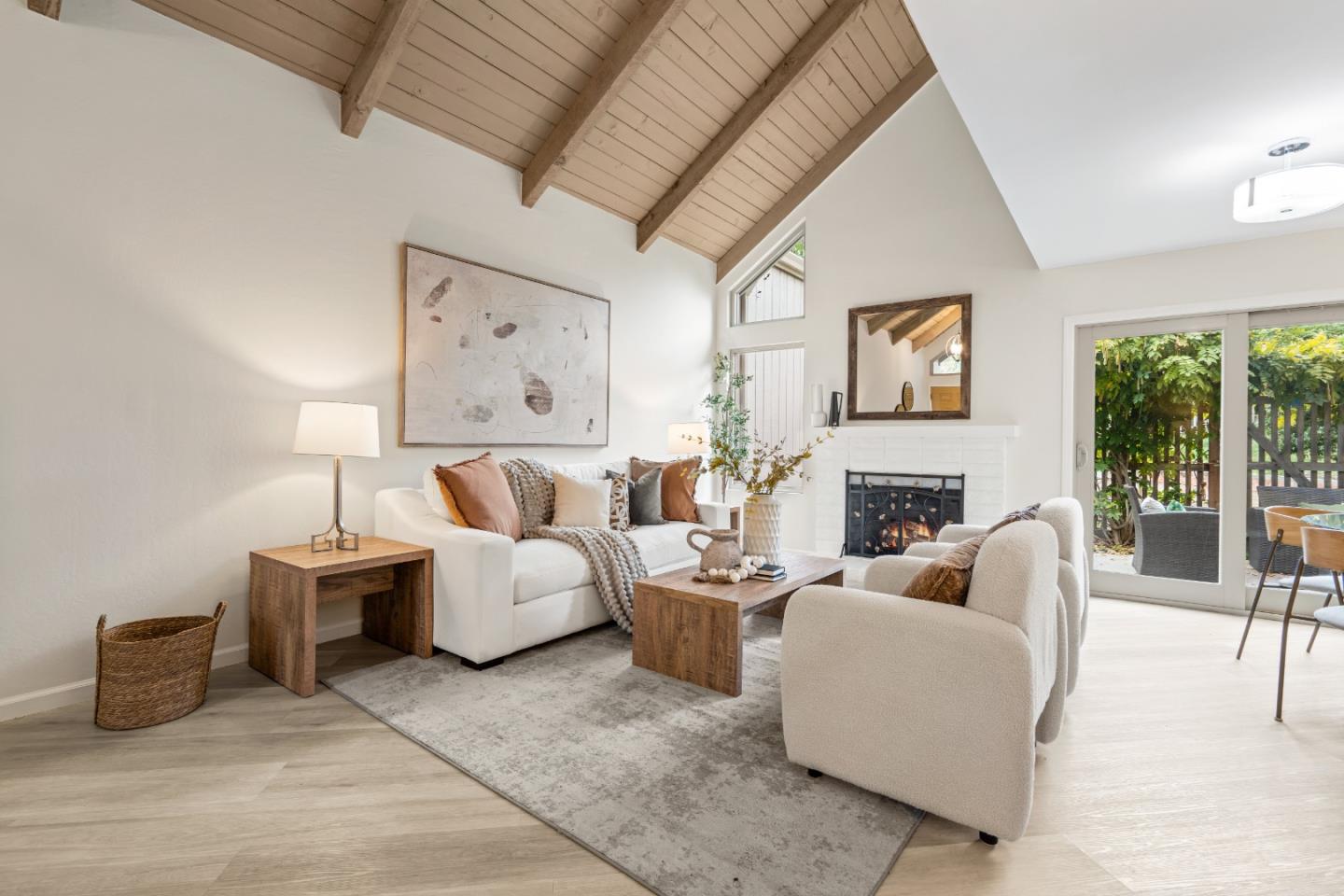 10107 Lamplighter Square