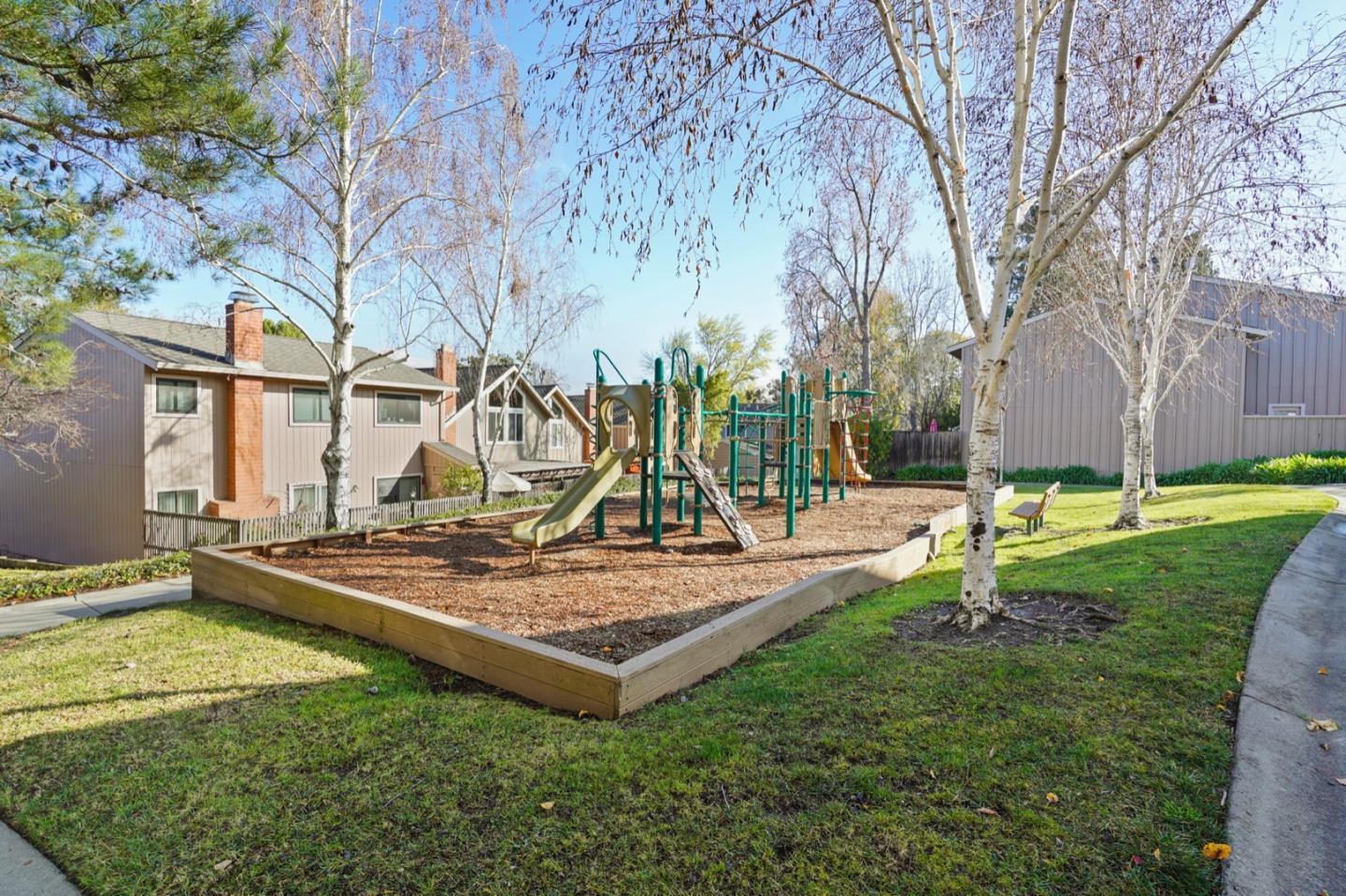 10107 Lamplighter Square