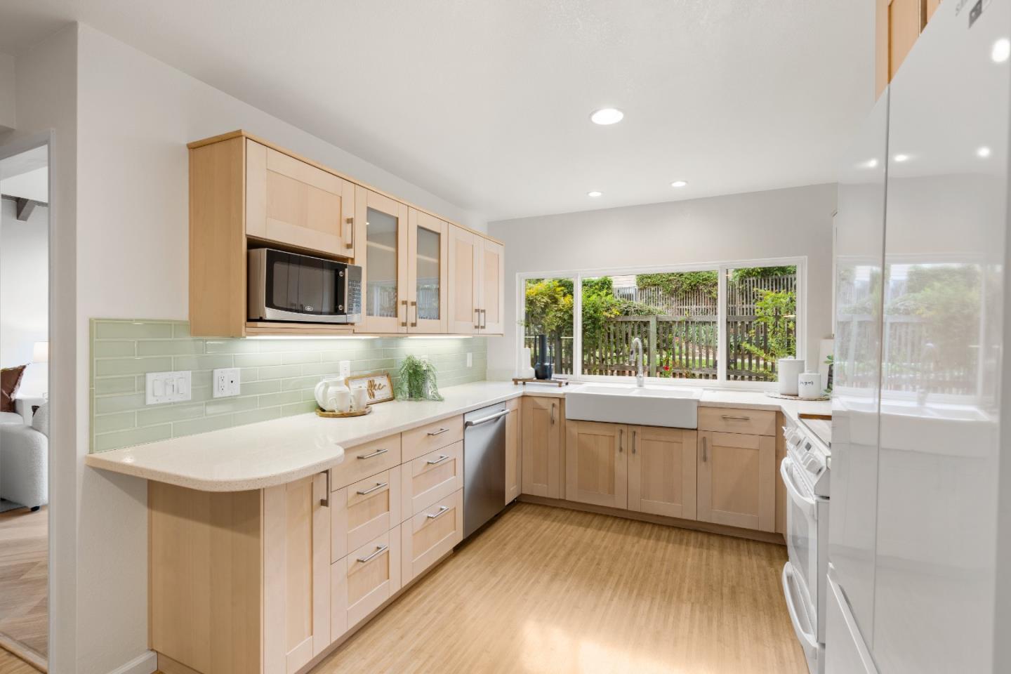 10107 Lamplighter Square