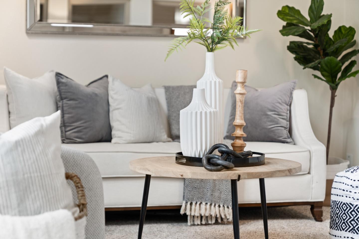 10107 Lamplighter Square