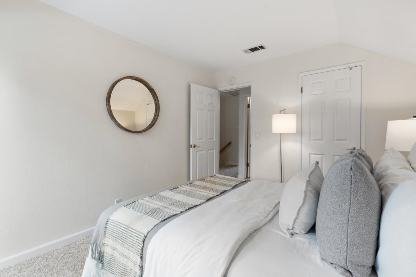 10107 Lamplighter Square