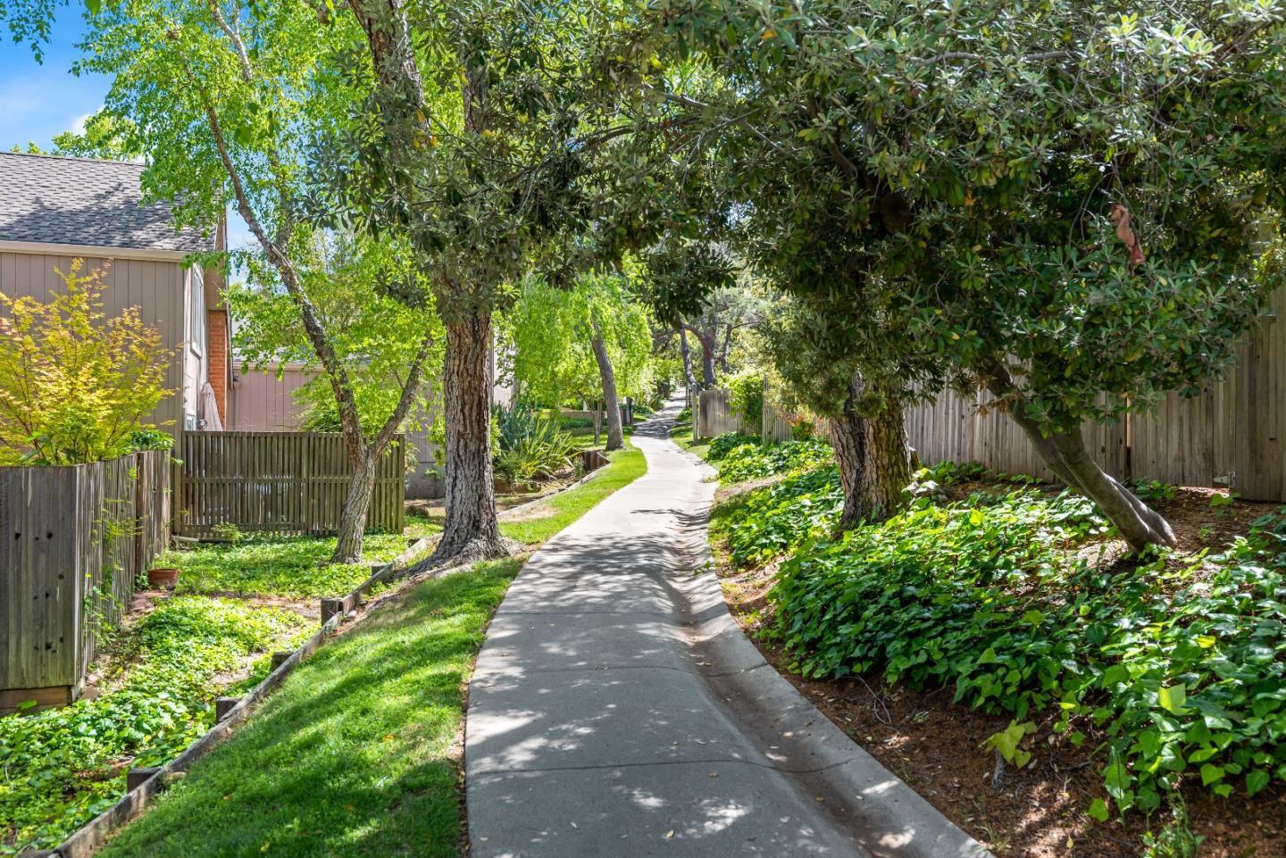 10107 Lamplighter Square