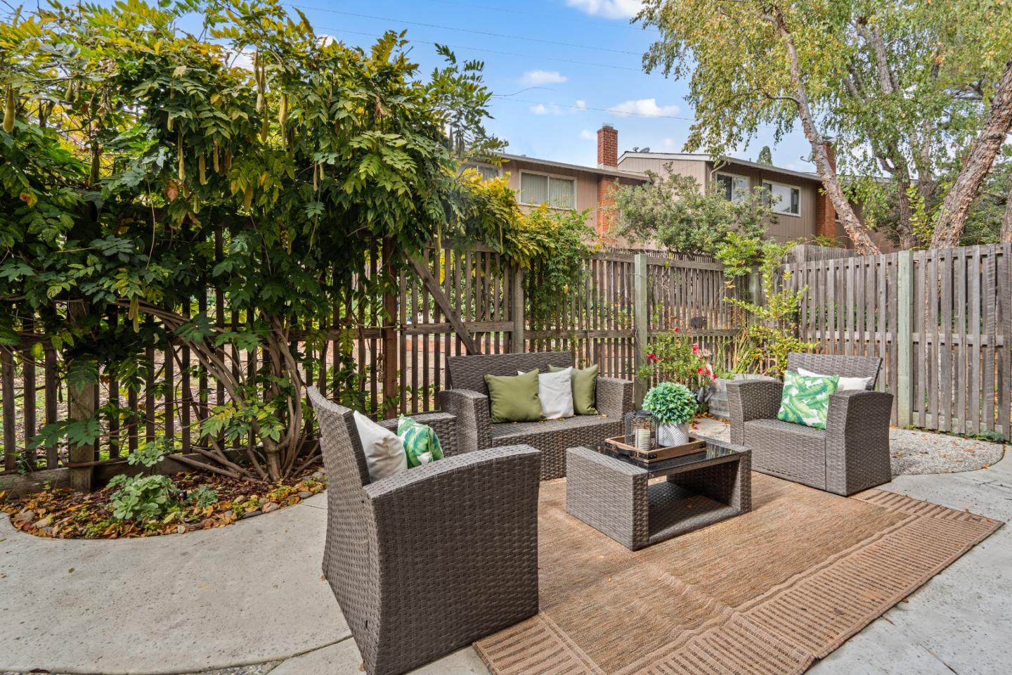 10107 Lamplighter Square