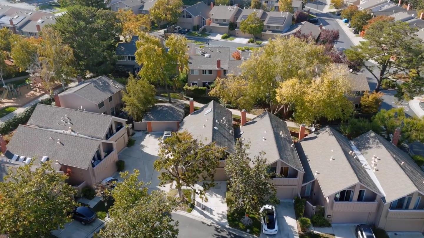 10107 Lamplighter Square