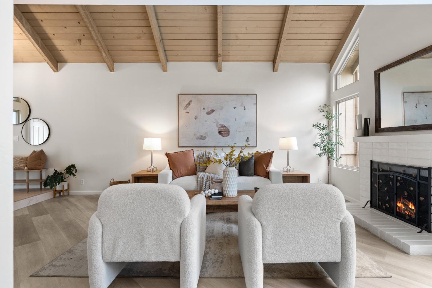 10107 Lamplighter Square