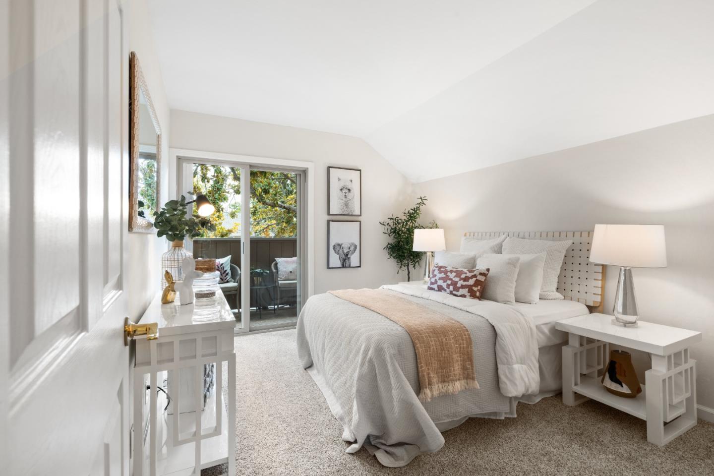 10107 Lamplighter Square