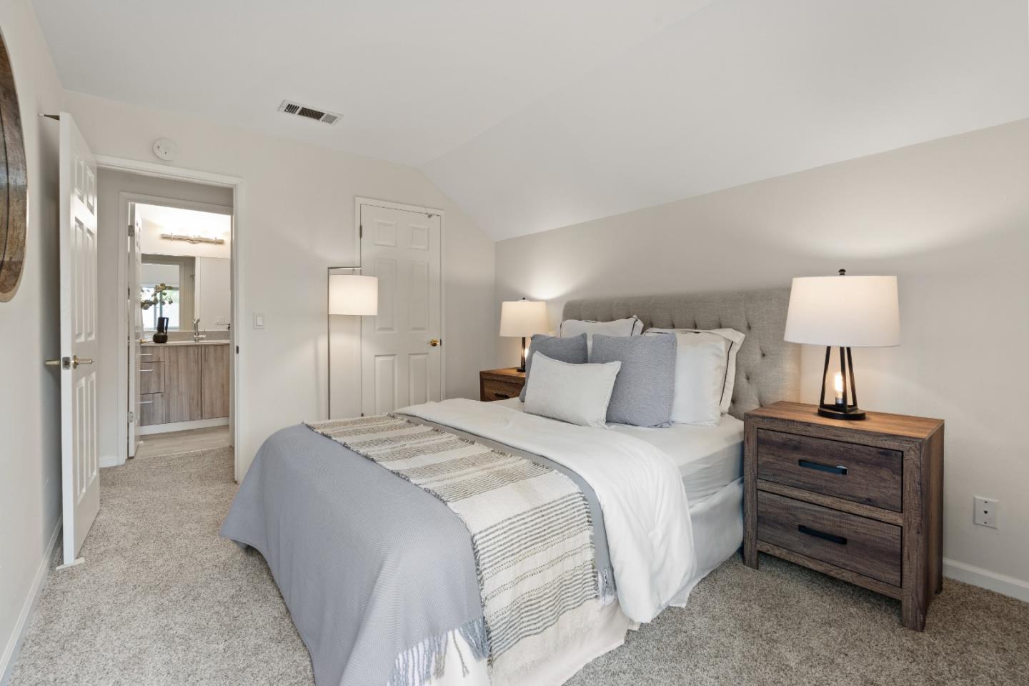 10107 Lamplighter Square