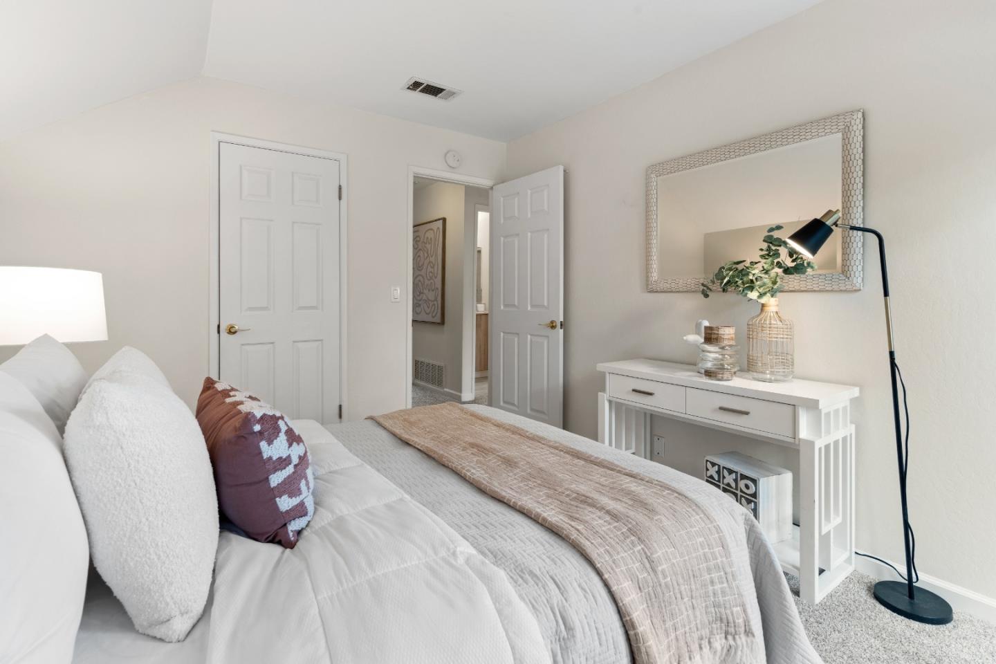 10107 Lamplighter Square