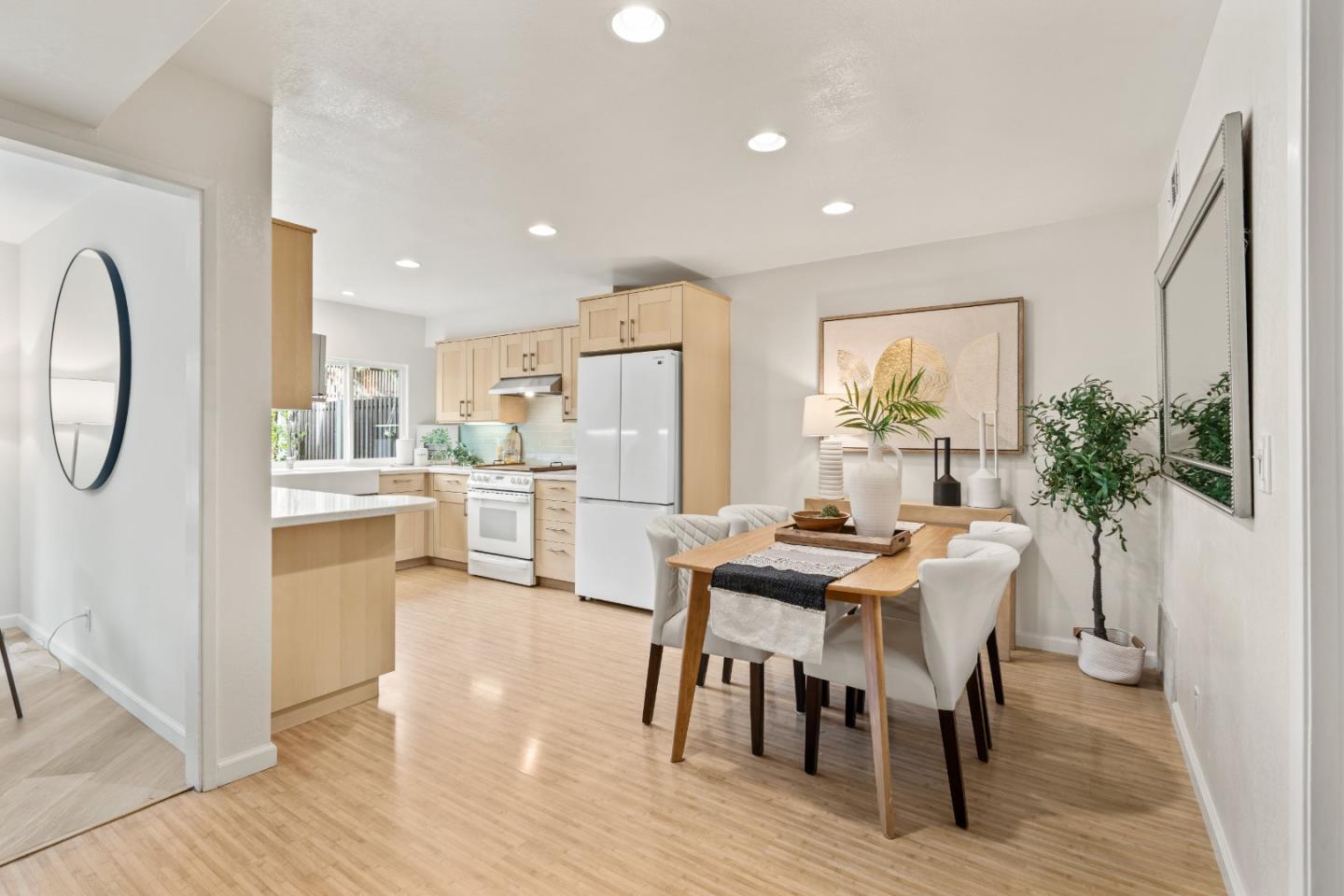 10107 Lamplighter Square