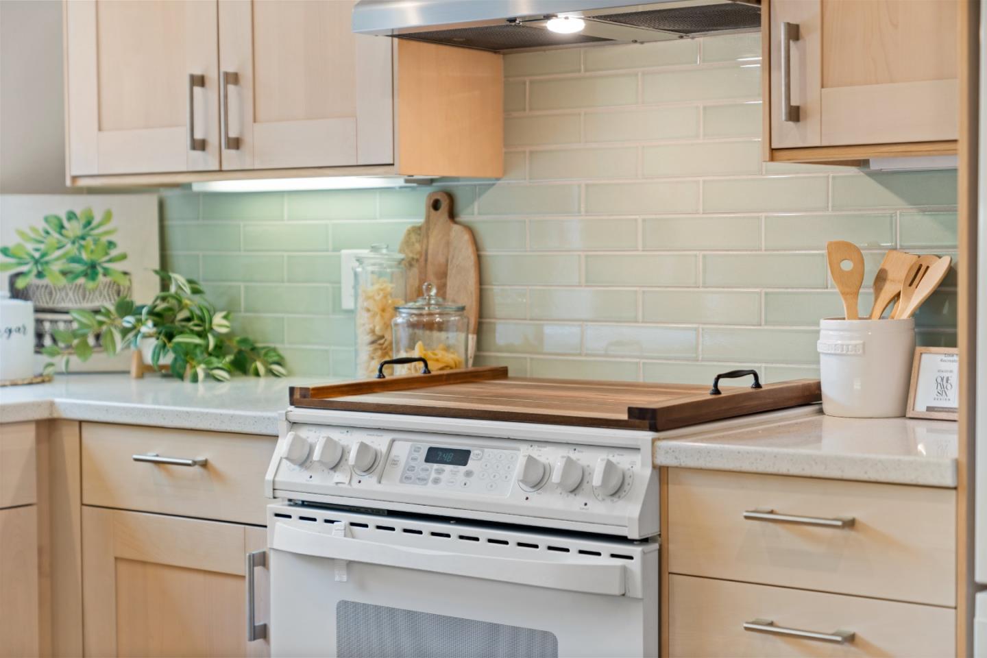 10107 Lamplighter Square