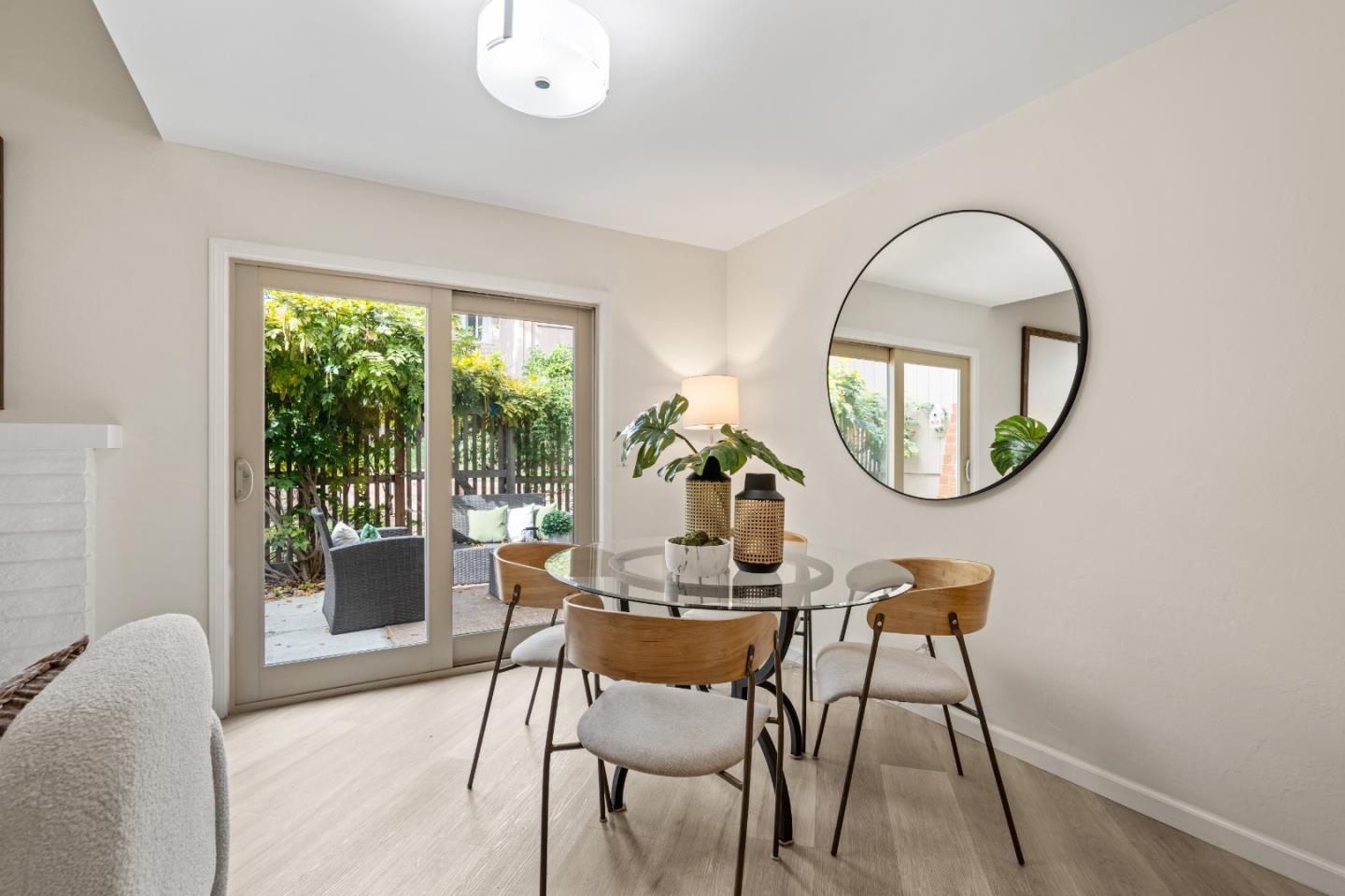 10107 Lamplighter Square