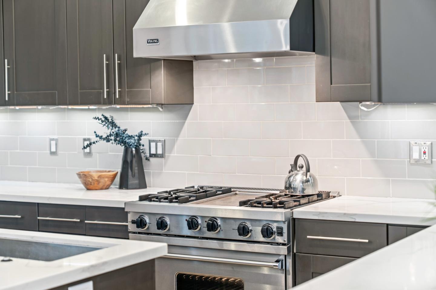 2220 Arrowhead Drive