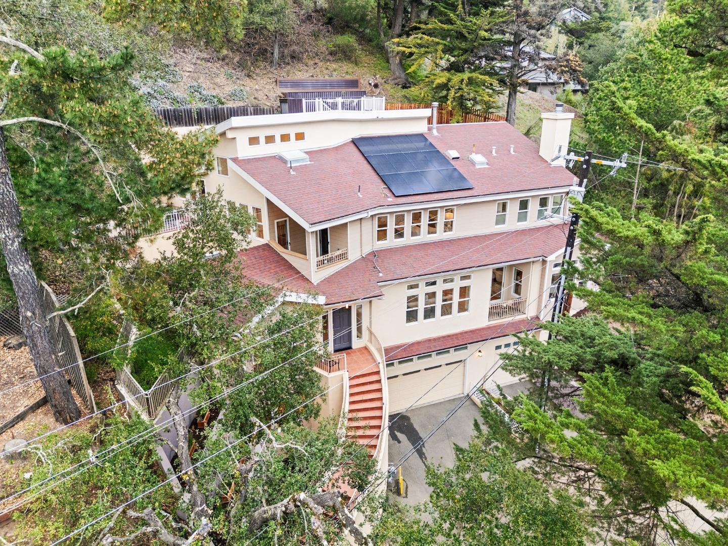 2220 Arrowhead Drive