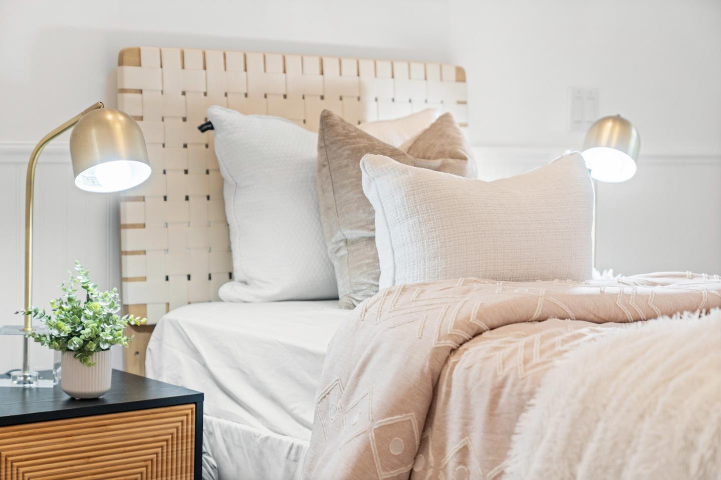 2220 Arrowhead Drive