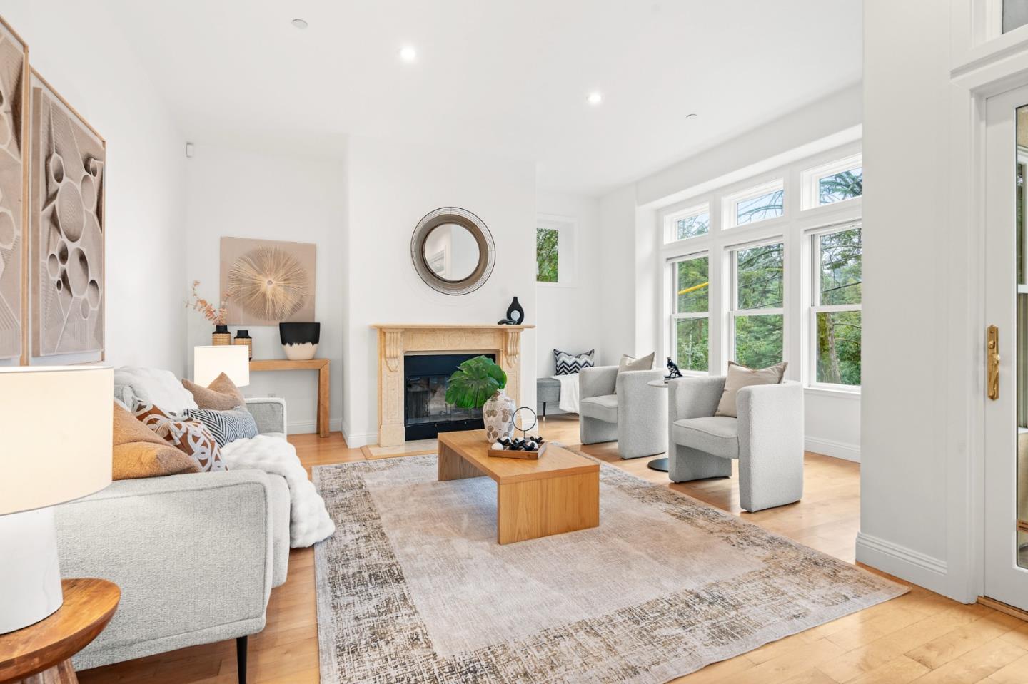 2220 Arrowhead Drive