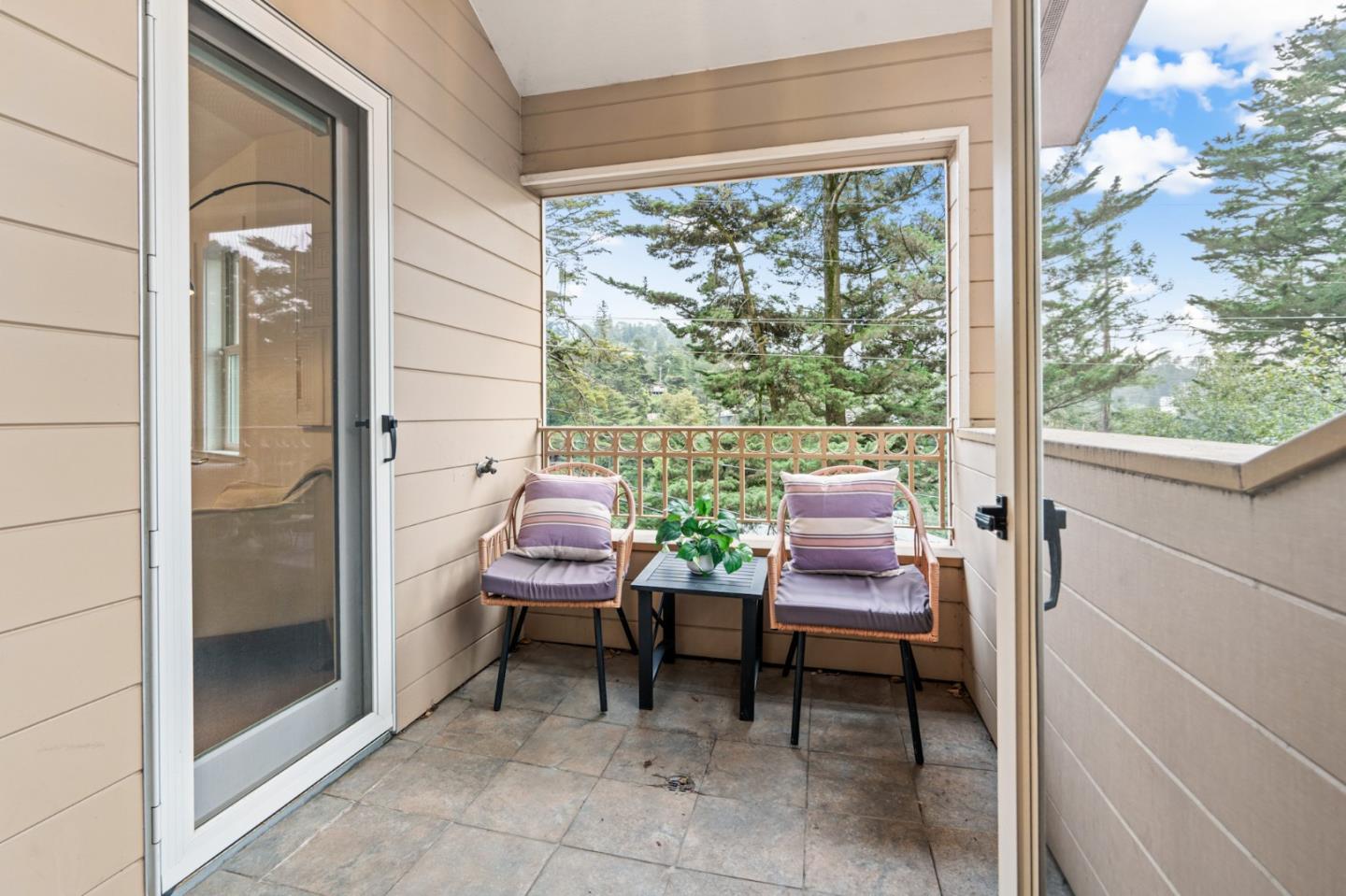 2220 Arrowhead Drive