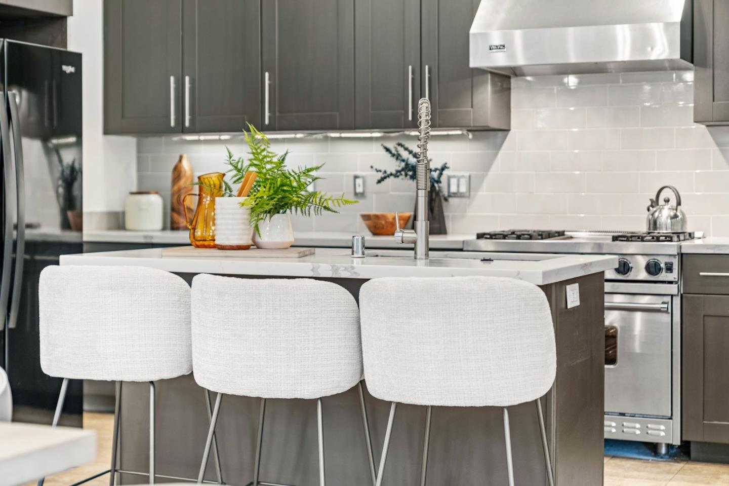 2220 Arrowhead Drive