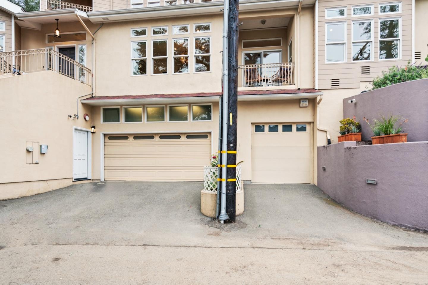 2220 Arrowhead Drive