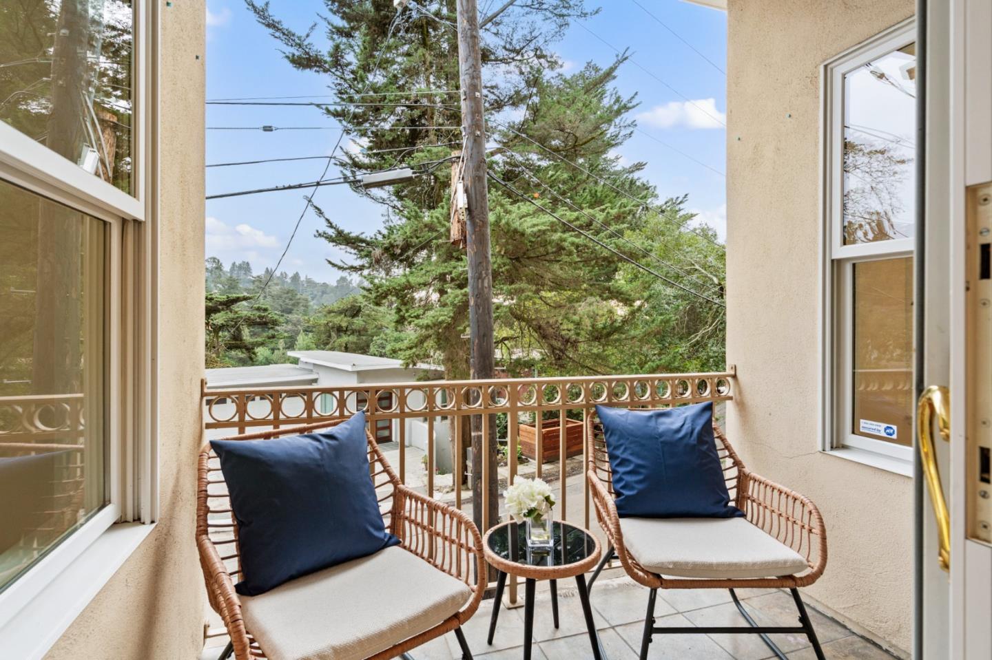 2220 Arrowhead Drive