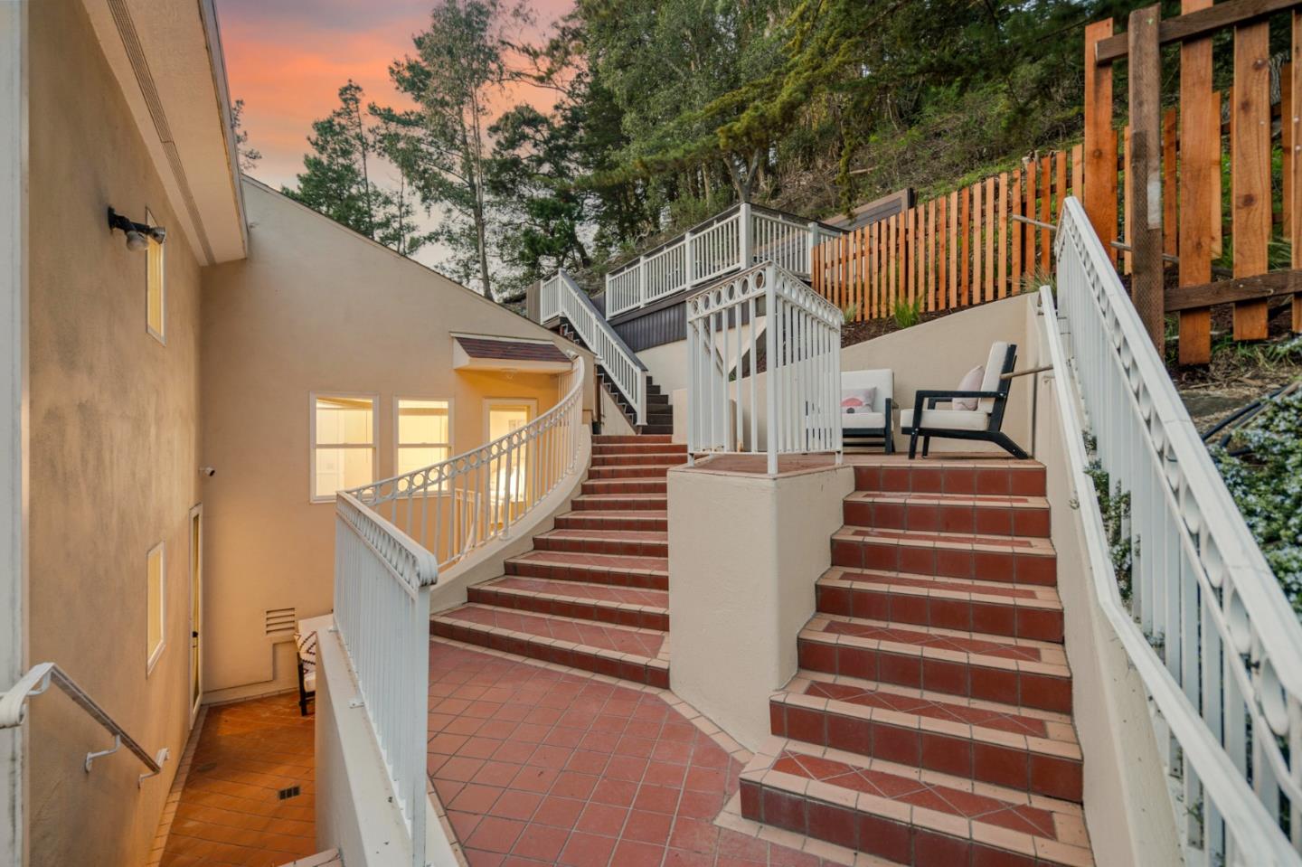 2220 Arrowhead Drive