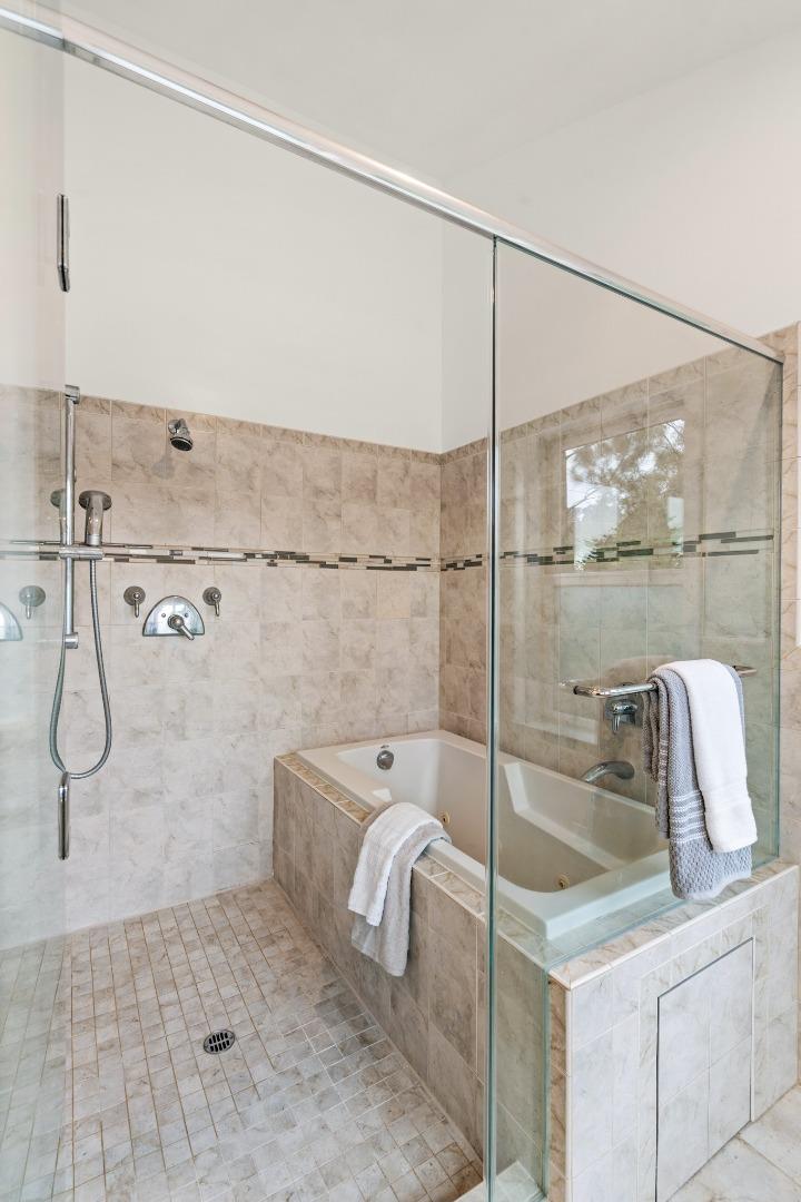 2220 Arrowhead Drive