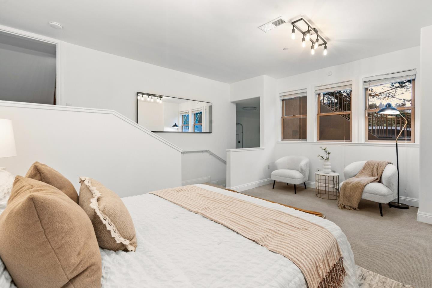 2220 Arrowhead Drive