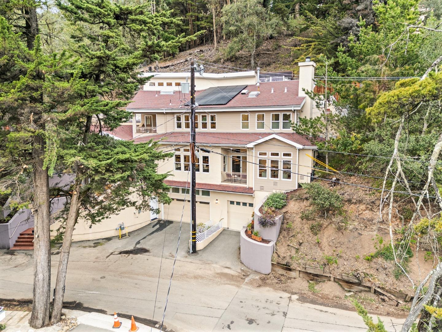 2220 Arrowhead Drive