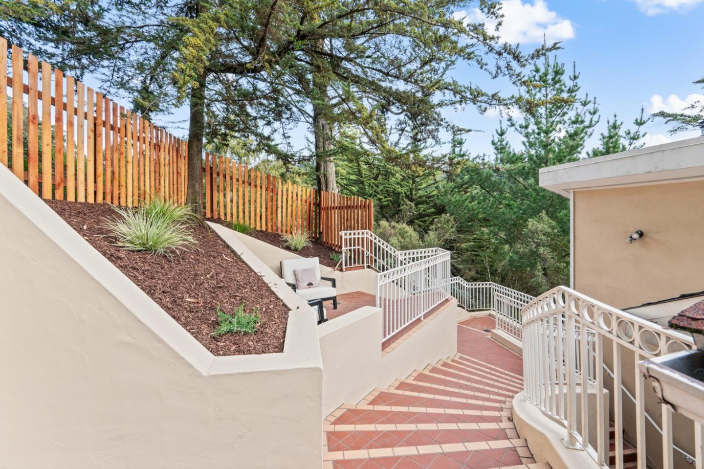 2220 Arrowhead Drive