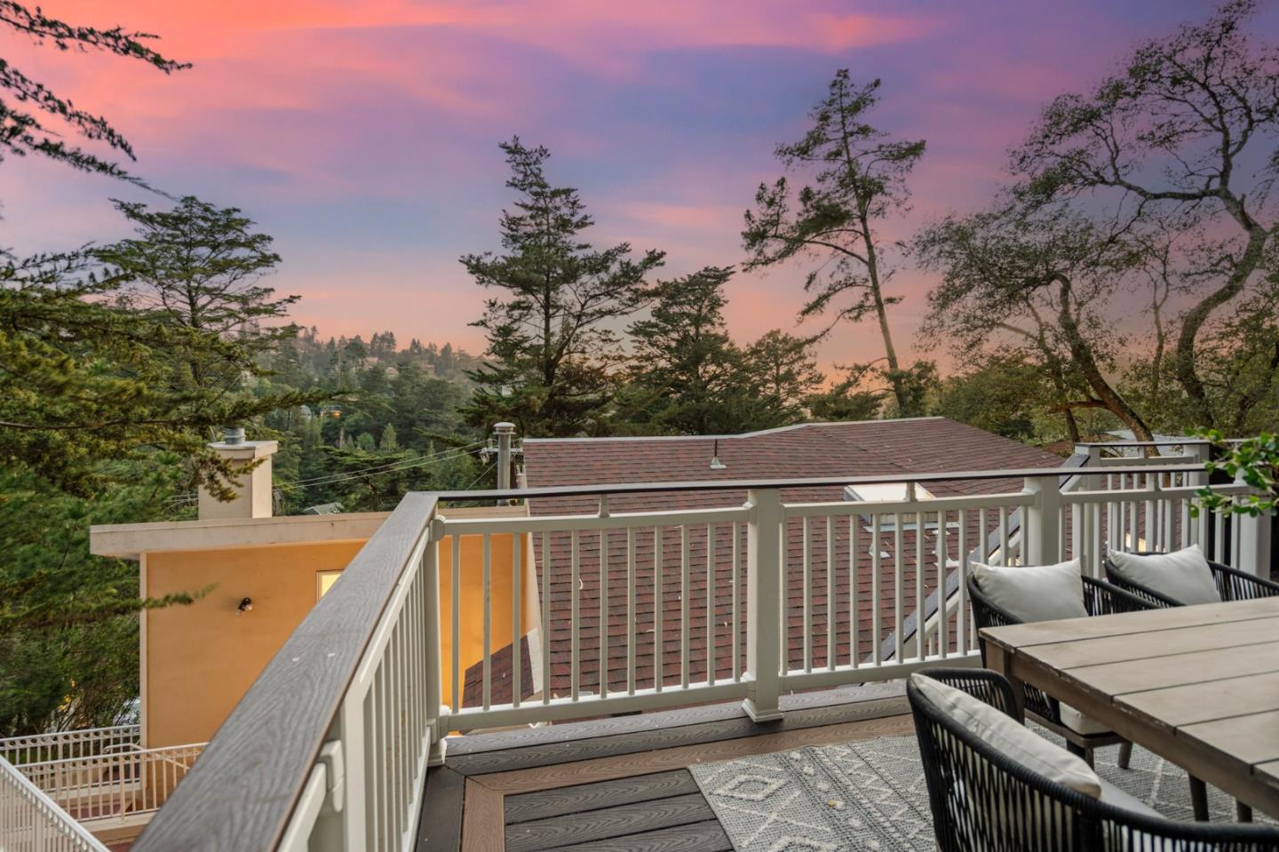 2220 Arrowhead Drive