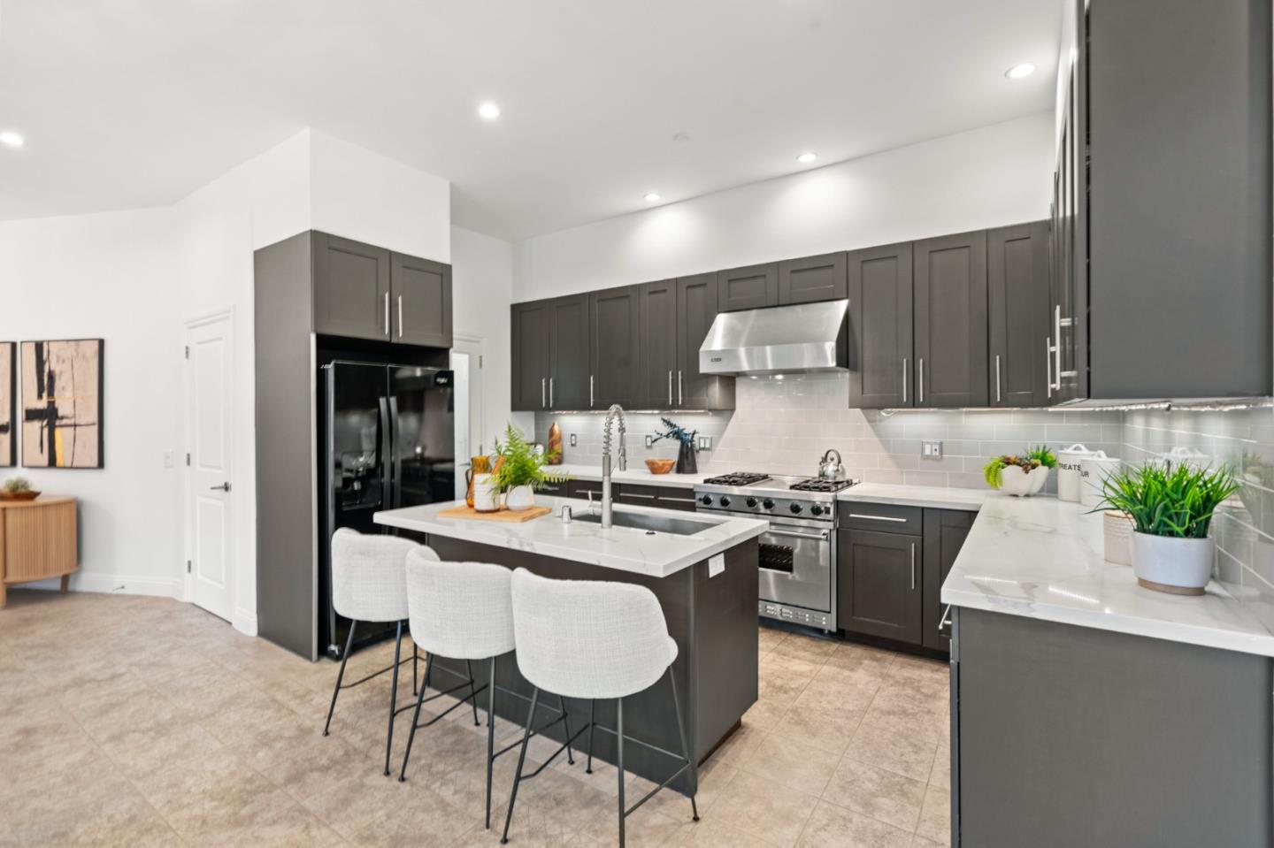 2220 Arrowhead Drive