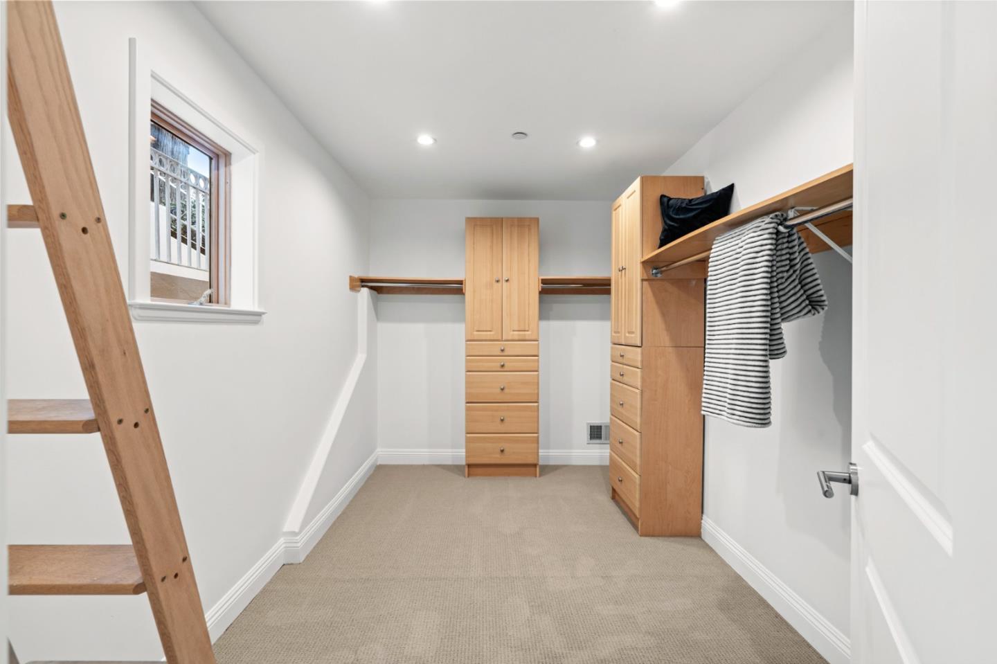 2220 Arrowhead Drive