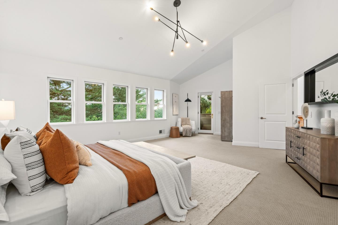 2220 Arrowhead Drive