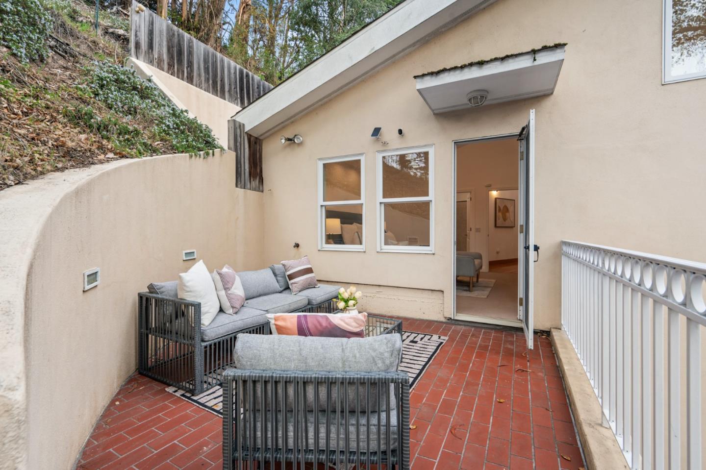 2220 Arrowhead Drive