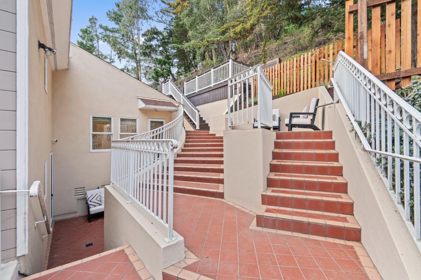 2220 Arrowhead Drive