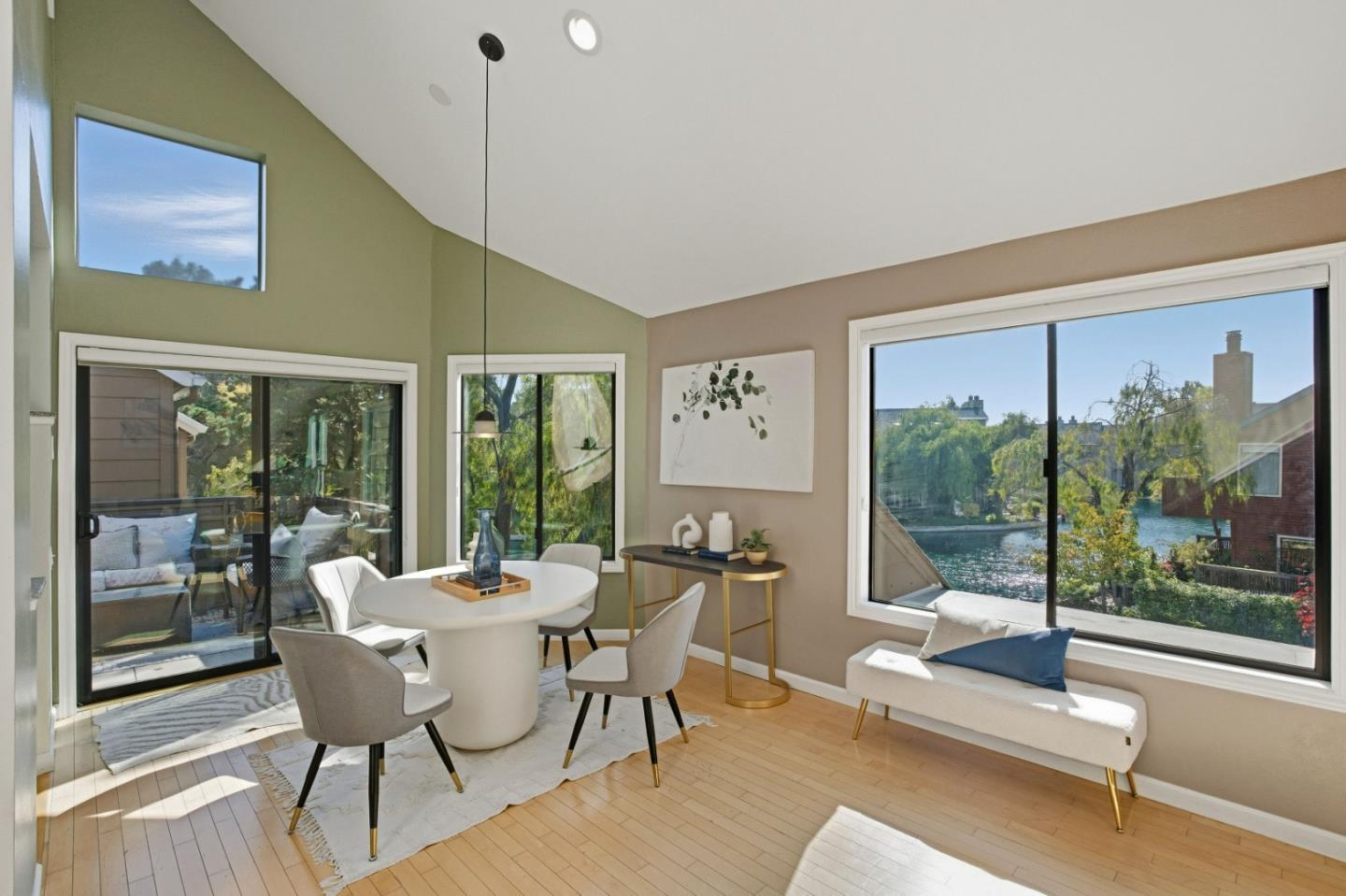 953 Shoreline Drive