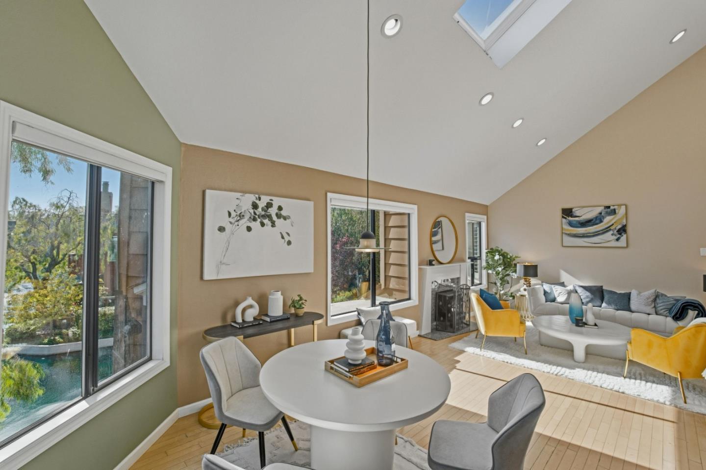 953 Shoreline Drive