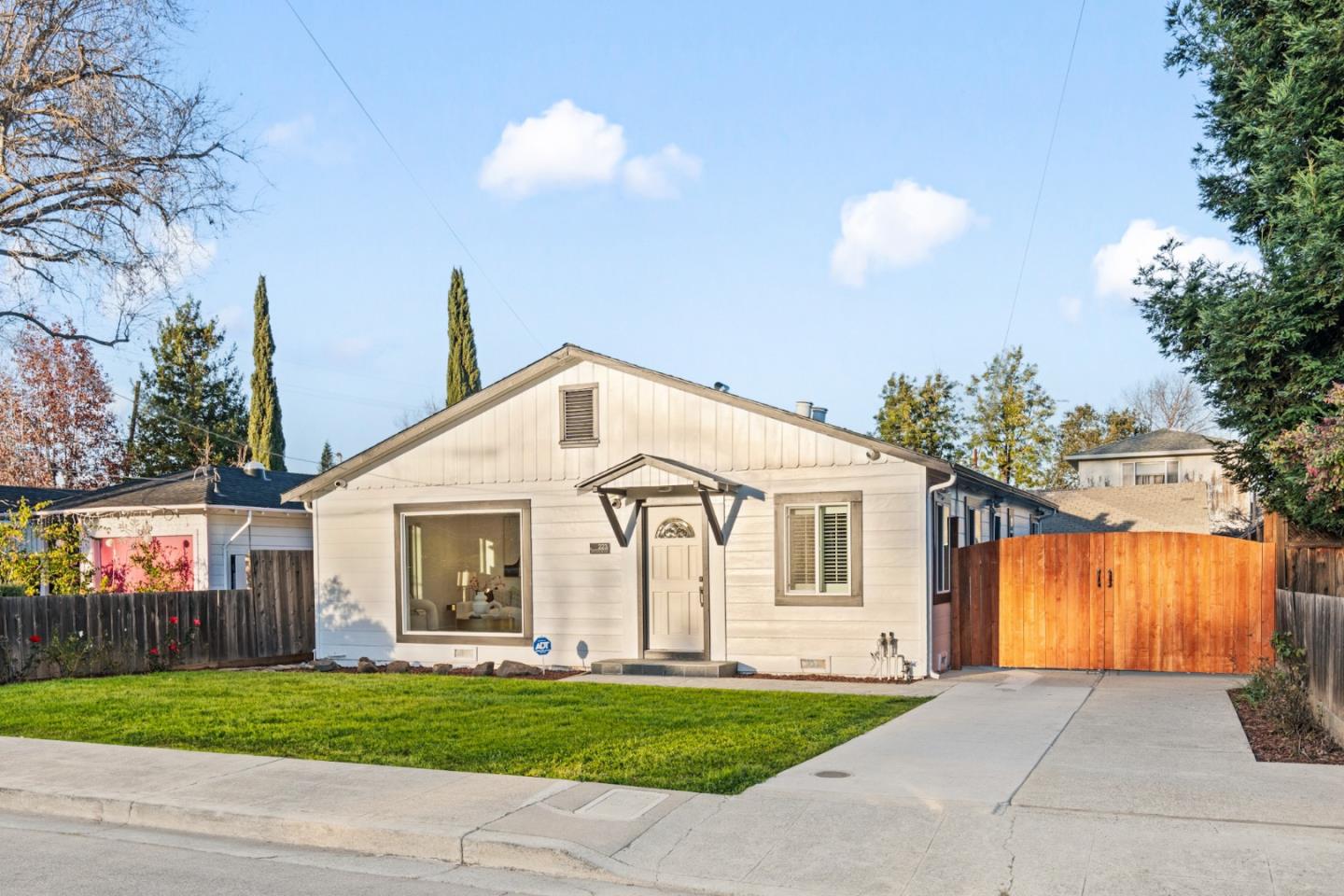 223 San Carlos Avenue