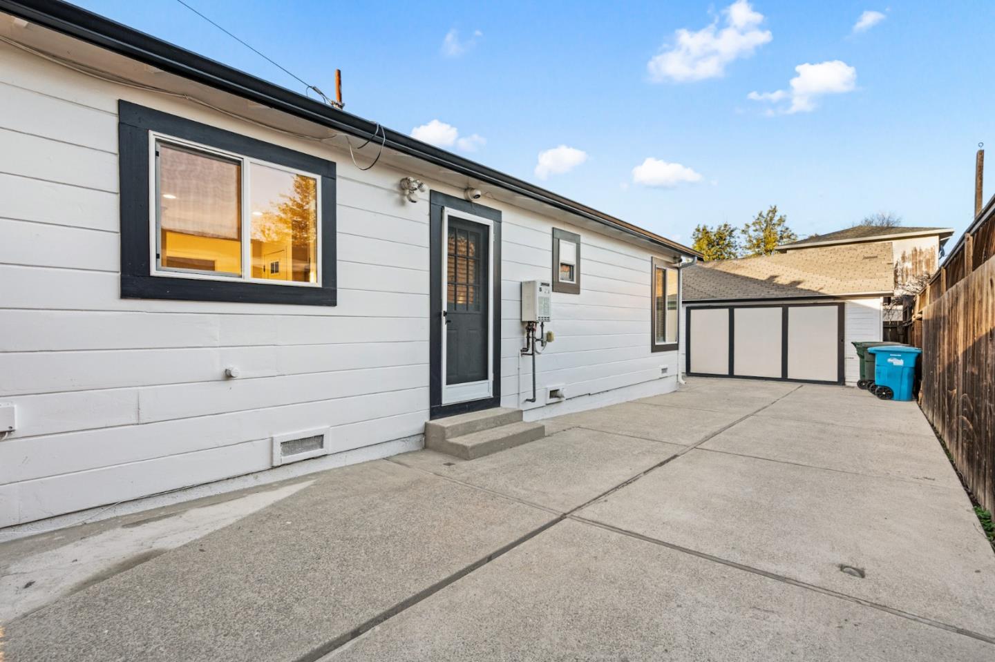 223 San Carlos Avenue