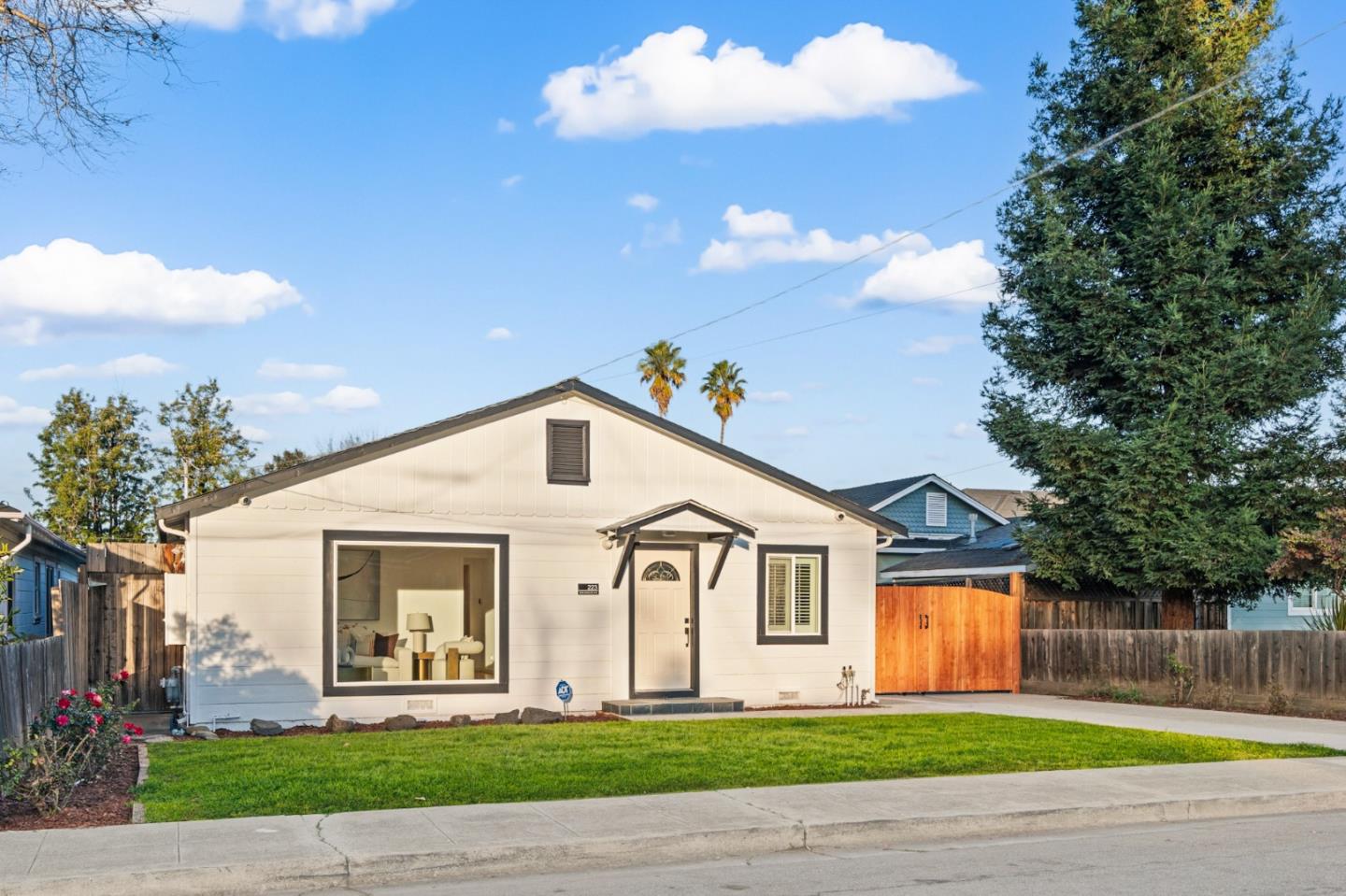 223 San Carlos Avenue