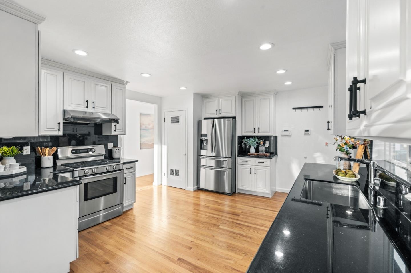 223 San Carlos Avenue